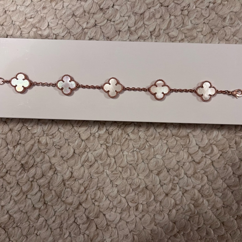 Rose gold & Mother of Pearl clover bracelet